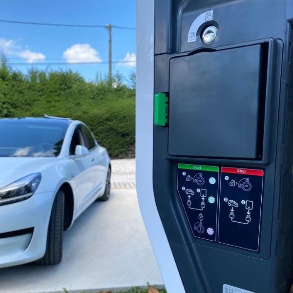 Installation de borne de recharge pour Tesla